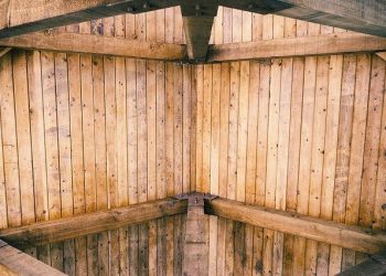 Qual a opção mais barata para forro de madeira?