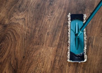 Como deixar o seu piso de madeira brilhante?
