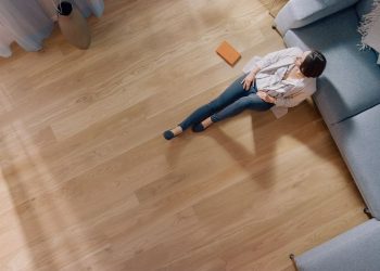 Como deixar assoalho de madeira liso?